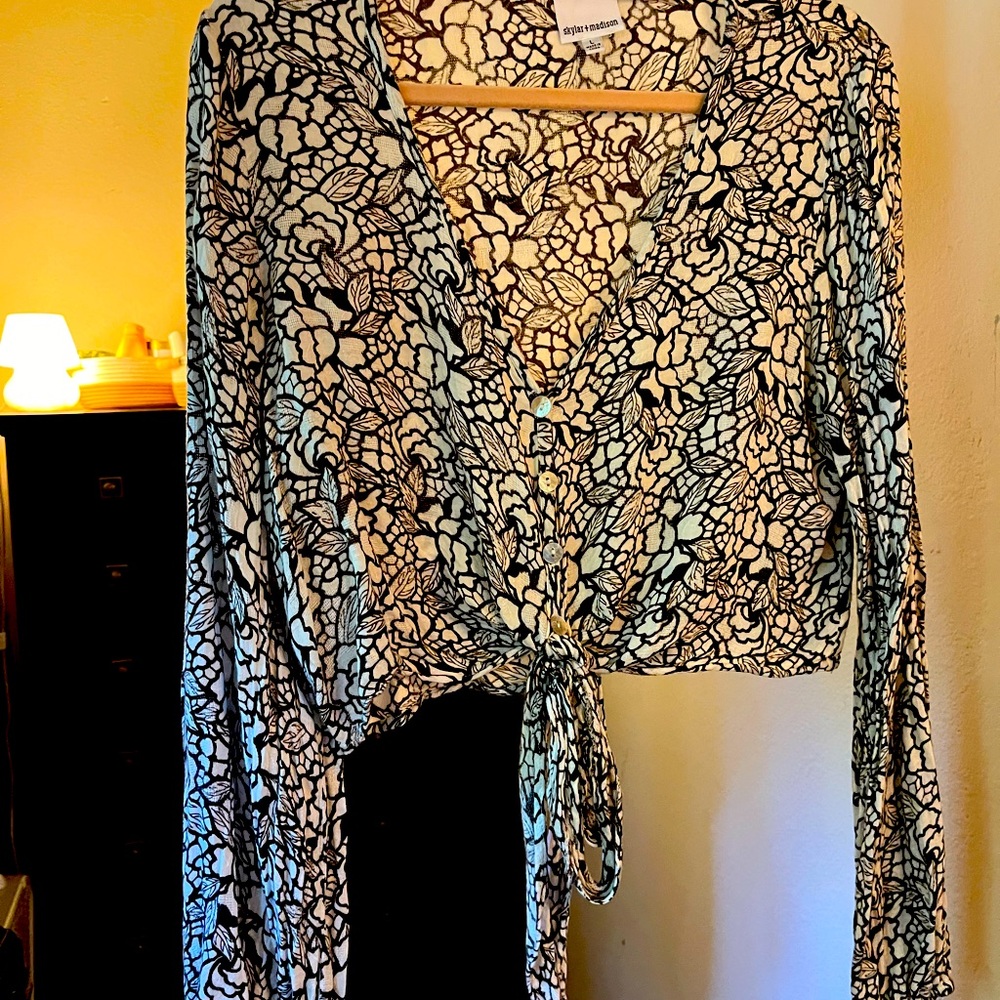 Skylar&Madison Vintage boho longlseeve top, size Large